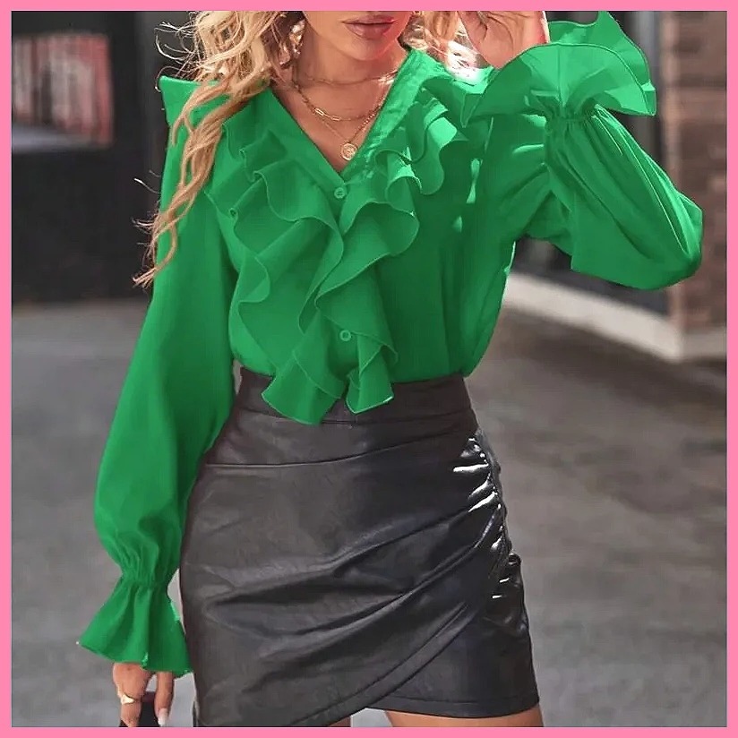 Blouses - Blusa Elegante con Cuello en V