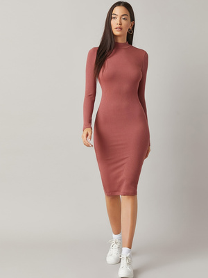 Bodycon Long Sleeve Ribbed Dress - Vestido midi ajustado acanalado color rosa